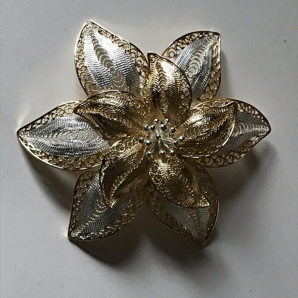 🌸 SS Flower Pin - Picture 5 of 6